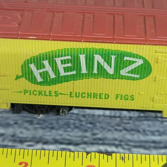 Vintage H.O scale Heinz 57 train box car yellow/red - Picture 2 of 12